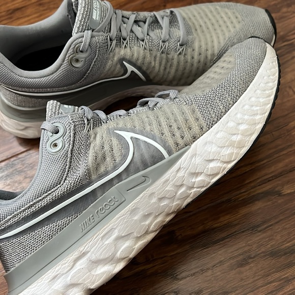 Nike Women’s React Infinity Run Flyknit 2 - Picture 3 of 9